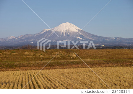 Winter mountain seen from Yonago Yawata Winter mountain seen from Yonago Yawata 28450354