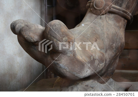 江金剛國王雕像的右腳（奈良縣南大門/奈良市東大寺） 28450701
