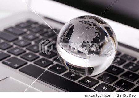 Finanes and computer 28450880