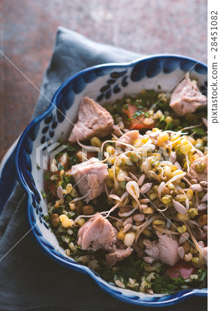 Salad with chicken and beans in a ceramic bowl 28451082