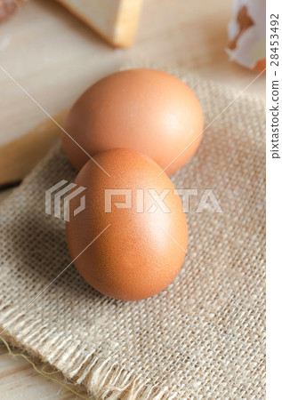 Close up shot of  egg on hemp sackcloth with bread 28453492