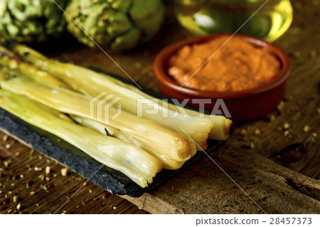 calcots, sweet onions typical of Catalonia, Spain calcots, sweet onions typical of Catalonia, Spain 28457373