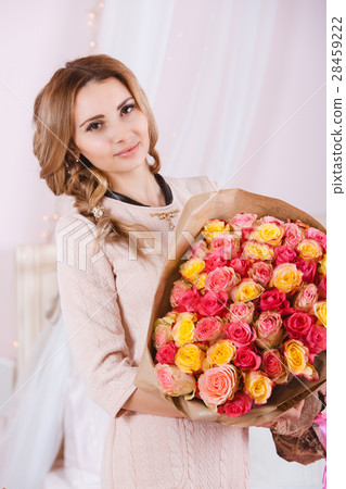 Smiling girl with bouquet of roses. 28459222