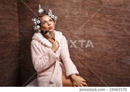 Housewife morning makeup 28463570