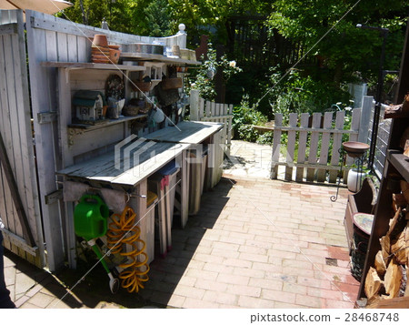 A DIY service yard for separate collection of household waste 28468748