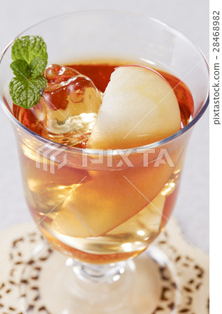 Ice apple tea 28468982