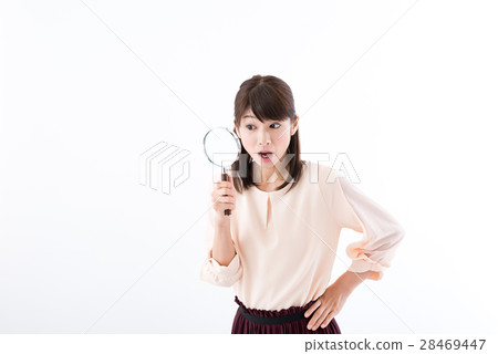 年輕的女士，放大鏡，驚喜 28469447