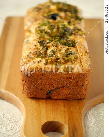 One tuna and olive cake season (vertical position) 28469525