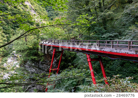 Kurobe gorge hiking image 28469776