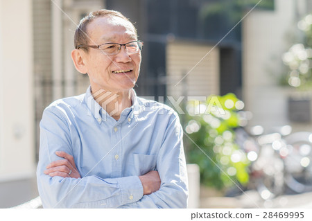 Senior male Senior male 28469995