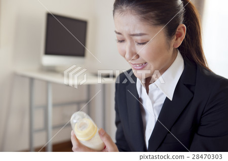 Breastfilming OL working mother before commuting Breastfilming OL working mother before commuting 28470303