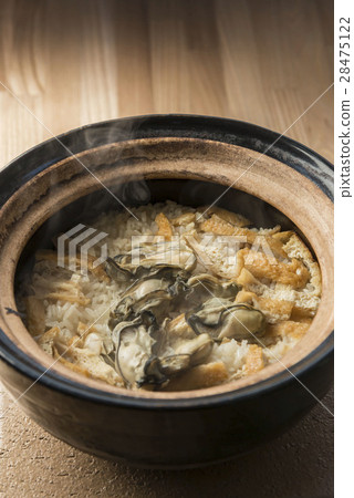 牡蠣煮熟的米飯 牡蠣煮熟的米飯 28475122
