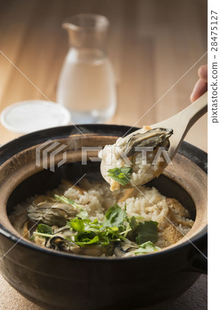 牡蠣煮熟的米飯 28475127