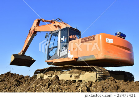 A low-angle shot of a hydraulic excavator at work 28475421