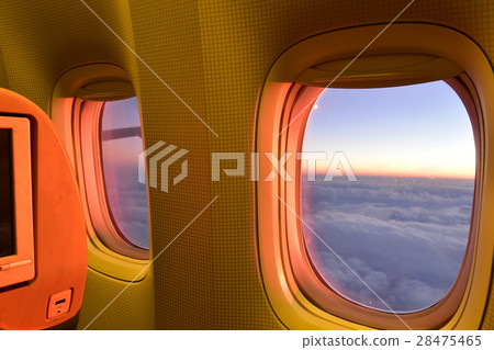 在飛機內部染成橙色 在飛機內部染成橙色 28475465