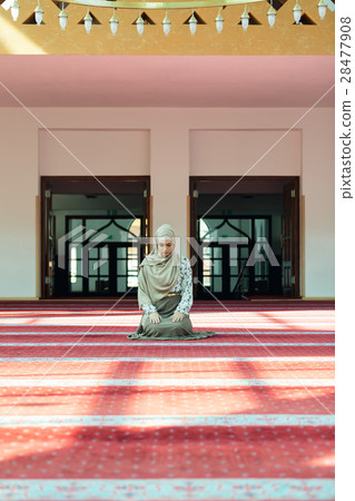 Young beautiful Muslim Woman Praying In Mosque 28477908