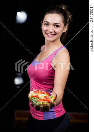 healthy young woman eating vegetables green salad healthy young woman eating vegetables green salad 28478014