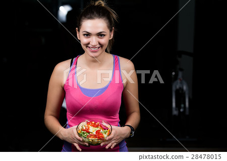 healthy young woman eating vegetables green salad healthy young woman eating vegetables green salad 28478015