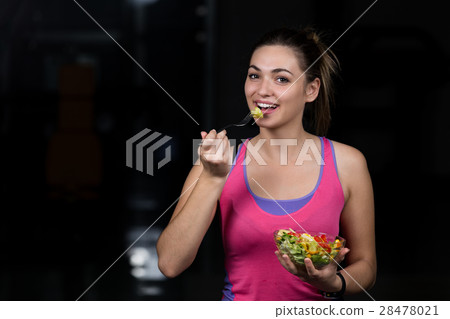 healthy young woman eating vegetables green salad 28478021