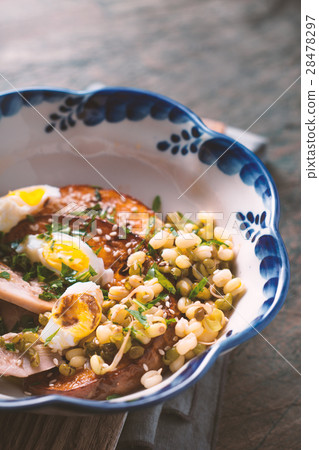 Salad with chicken, pumpkin, beans and quail eggs 28478297