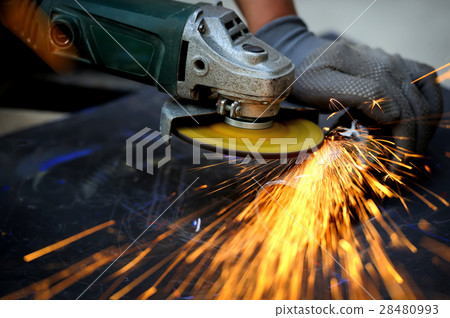 Worker cutting metal with grinder 28480993
