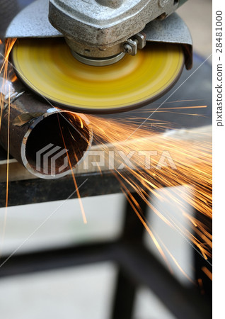 Worker cutting metal with grinder 28481000