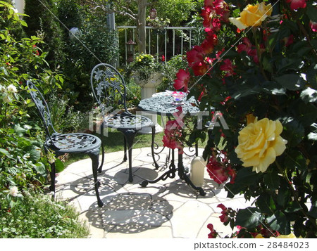 Rose English Garden Garden Furniture Stock Photo 28484023 Pixta