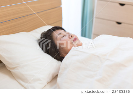 睡覺的睡覺的婦女 28485386