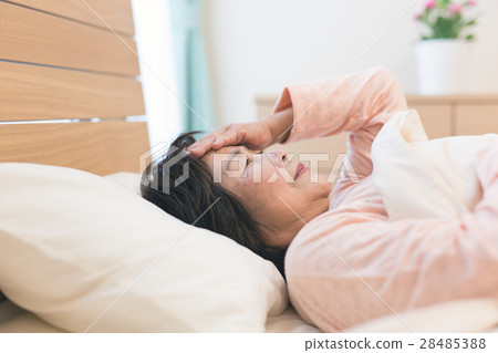 生病的高級女性 28485388