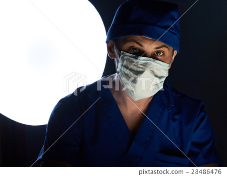 one doctor doing surgeory one doctor doing surgeory 28486476