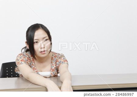 不方便的小姐 28486997