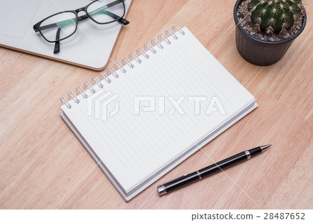 blank notebook with pen on wooden table, blank notebook with pen on wooden table, 28487652