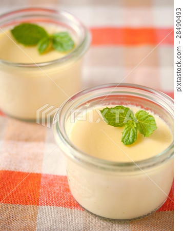 Smooth pudding check background (up) Smooth pudding check background (up) 28490493