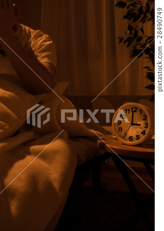 失眠的男性 28490749