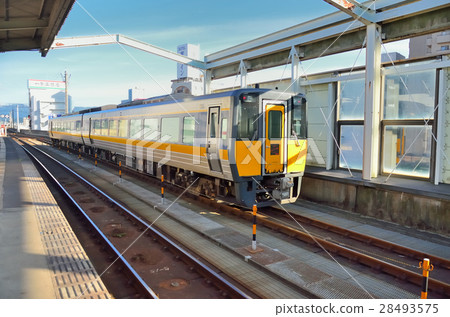 Super alternate while stopping at Tottori station 28493575