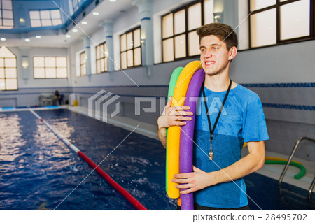 man swimming instructor 28495702
