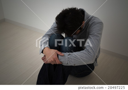 男性悲傷黑背 28497225