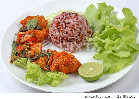Jasmine rice with spicy fried chicken salad . Jasmine rice with spicy fried chicken salad . 28498103