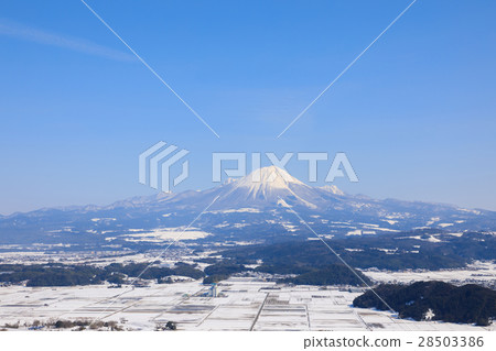 Winter mountain seen from Mother Tsukayama observatory Winter mountain seen from Mother Tsukayama observatory 28503386