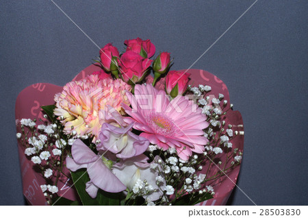 A gift of a nice flower bouquet A gift of a nice flower bouquet 28503830
