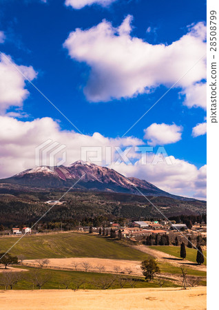 Kirishima Mountain Range _ Takachiho Ranch 28508799