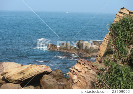 Taiwan's Keelung South Yachi Rock 28509003