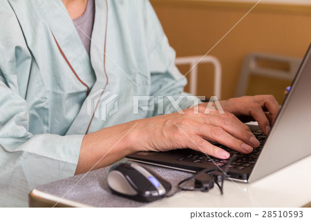 hospitalized patient hospitalized patient 28510593
