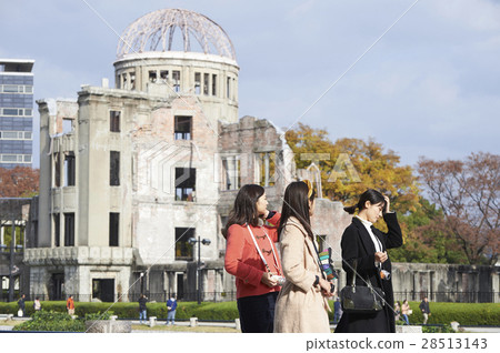 廣島和平紀念公園A-Bomb Dome旅遊女性 廣島和平紀念公園A-Bomb Dome旅遊女性 28513143