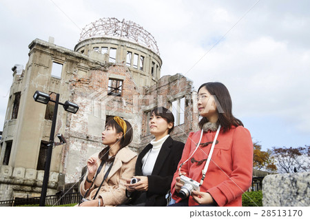 廣島和平紀念公園A-Bomb Dome旅遊女性 廣島和平紀念公園A-Bomb Dome旅遊女性 28513170