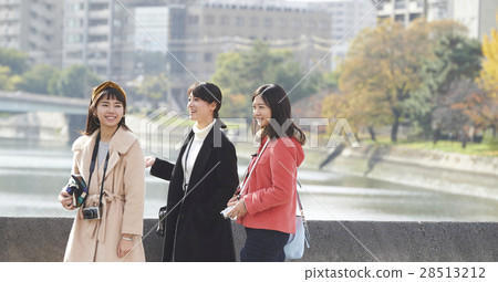 Tourist women Hiroshima Peace Memorial Park 28513212