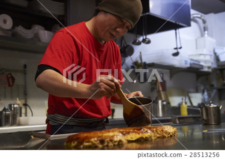 男性燃燒的廣島特產禦好燒 28513256