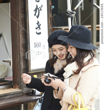 Miyajima grilled oyster women's journey 28513688