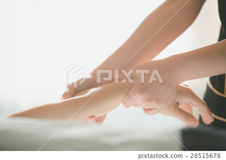 osteopathy, massaging, shiatsu 28515678