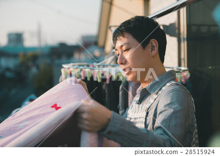 drying a futon, homemaking, housekeeping 28515924